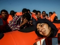 Rescate de 2 barcas de madera y una balsa con un total de 300 migrantes fente a la costa Libia, a cargo del barco de rescate "Lifeline" #Maydayterraneo, con tripulación española y alemana.26-09-2017Foto: Gabriel Tizón